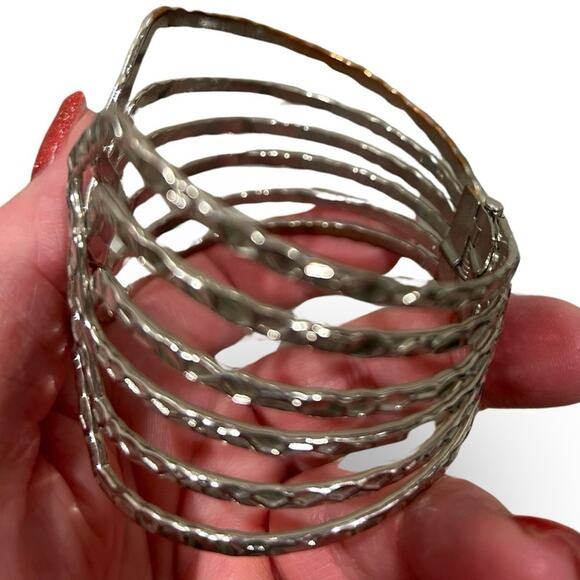 LOT OF 2 Hinged Cuff Bracelets 8.5" Hammered Metal Chunky Costume Stacked - Picture 4 of 4